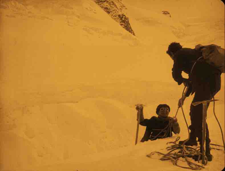 Filmfoto Im Kampf mit dem Berge Klettern