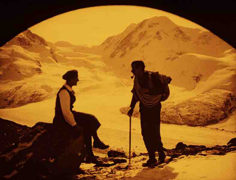 Filmfoto Im Kampf mit dem Berge Wanderer